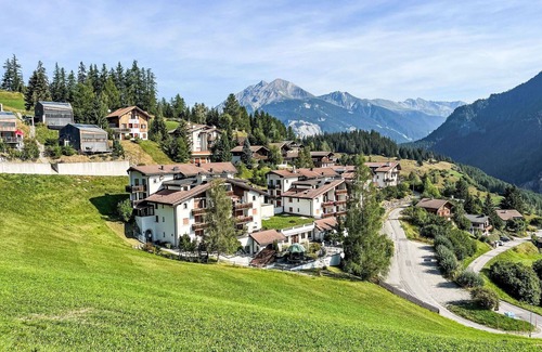 Grisons Apartment | Nice apartment for 2 guests with pool, WIFI, TV, balcony, pets allowed, panoramic view and parking