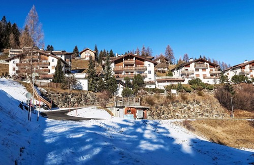 Grisons Apartment | Nice apartment for 2 guests with pool, WIFI, TV, balcony, pets allowed, panoramic view and parking