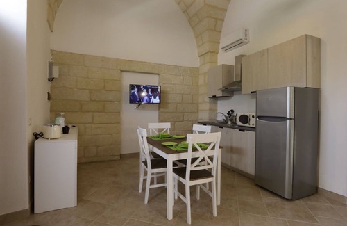 Vernole Apartment | Cozy Oceanfront Apartment for 2 with A/C and Pet Friendly