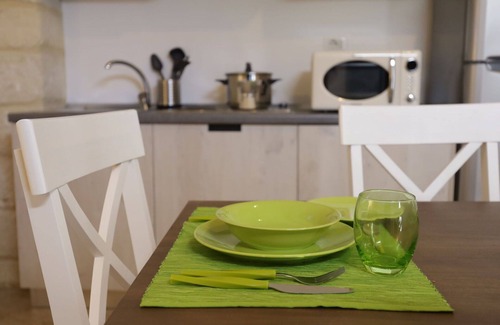 Vernole Apartment | Cozy Oceanfront Apartment for 2 with A/C and Pet Friendly