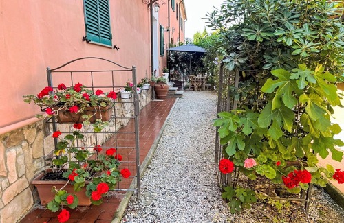 Cecina Apartment | Nice apartment for 3 guests with WIFI, A/C, pool, TV and pets allowed