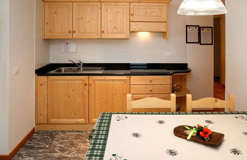 Raveo Apartment | Nice apartment for 3 guests with WIFI, TV, patio, pets allowed and parking