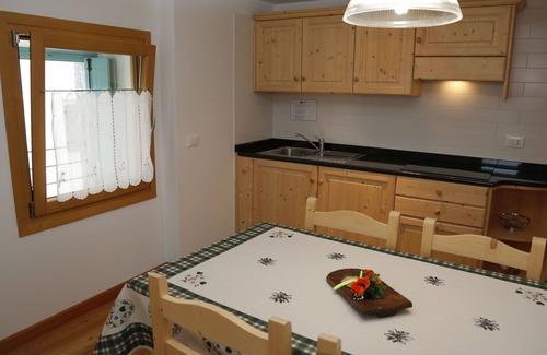 Raveo Apartment | Nice apartment for 3 guests with WIFI, TV, patio, pets allowed and parking