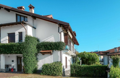 Luino Apartment | Comfortable Apartment for 3 with Lake View and Wifi