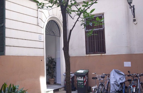 Testaccio Apartment | Cozy Apartment for 3 with WiFi, A/C, Kitchen & Spa