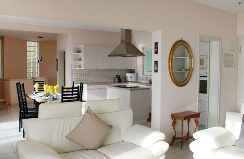 Cademario Apartment | Inviting Villa for 4 with WiFi, Pet-Friendly & Panoramic Views