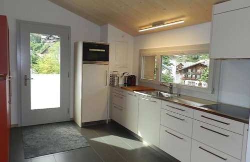 Zweisimmen Apartment | Cozy Apartment with WIFI, Balcony & Parking for 4 Guests