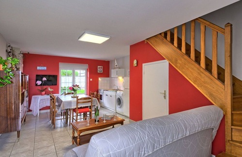 Ille-et-Vilaine Apartment | Cozy Oceanfront Apartment for 4 with Great Amenities
