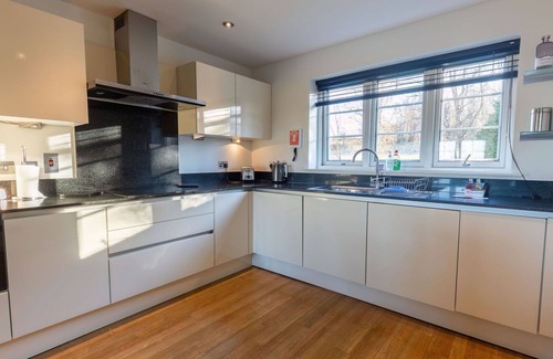 South Galson Apartment | Inviting Apartment for 4 with Balcony, WIFI & Parking