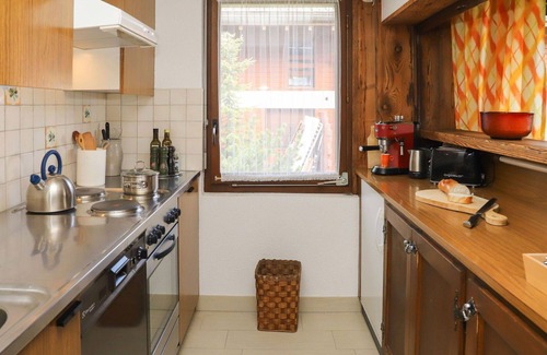 Verbier Apartment | Elegant Apartment for 4 with WIFI, Balcony & Panoramic Views
