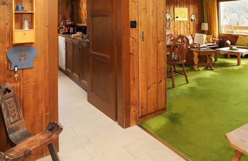 Verbier Apartment | Elegant Apartment for 4 with WIFI, Balcony & Panoramic Views