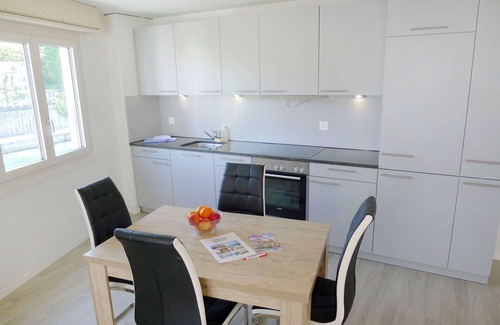Lucerne Apartment | Cozy Apartment for 4 with Lake View, Balcony & Parking
