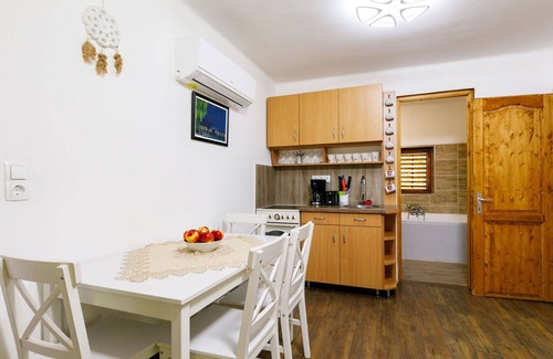 Fonyodliget Apartment | Cozy Apartment for 4 with Lake View & Pet-Friendly Amenities