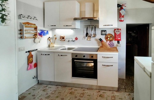 Peglio Apartment | Cozy Apartment for 4 with WIFI, Terrace & Pet-Friendly Options