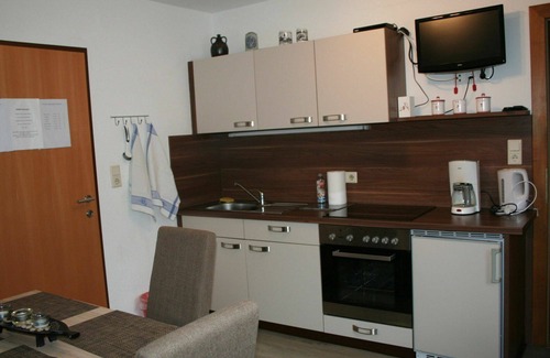 Pians Apartment | Cozy Apartment for 4 with Pet-Friendly Perks & Panoramic Views