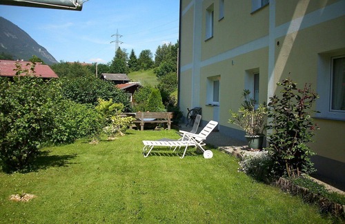 Pians Apartment | Cozy Apartment for 4 with Pet-Friendly Perks & Panoramic Views