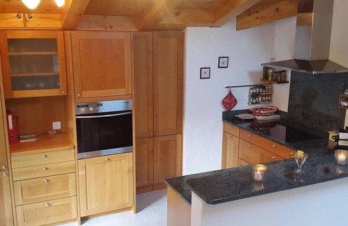 Gstaad Apartment | Cozy Apartment for 4 with Balcony, Parking & WiFi Access