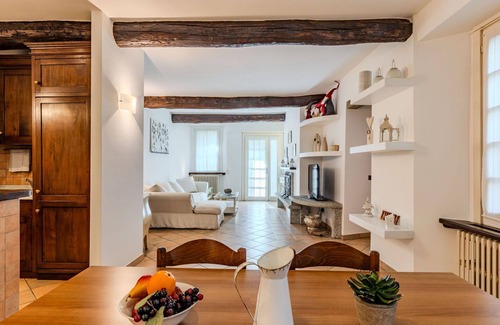 Lecco Apartment | Cozy Apartment for 4 with WIFI, Terrace & Lake Views