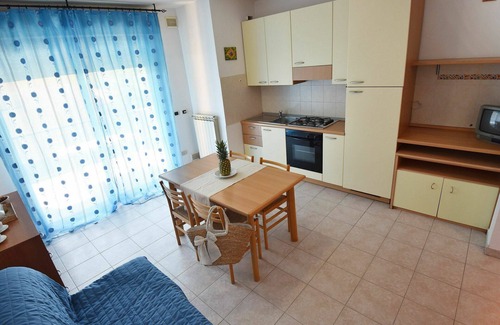 Silvi Apartment | Cozy Apartment for 4 with Ocean View and Pet-Friendly Perks