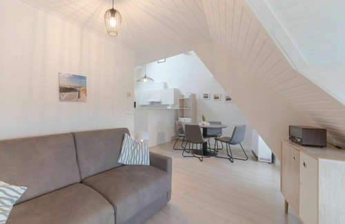 De Haan Apartment | Nice apartment for 4 guests with WIFI, TV, pets allowed and parking