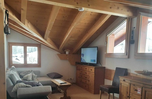 Lenk Apartment | Nice apartment for 4 guests with WIFI, TV, balcony and parking