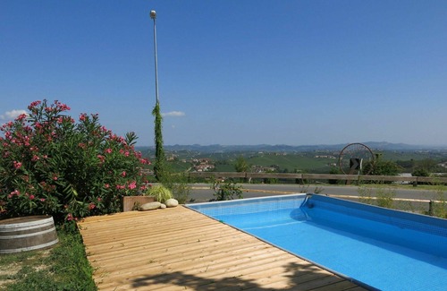 La Morra Apartment | Cozy Apartment for 4 with Pool, Patio & Pet Friendly