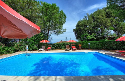Montaione Apartment | Inviting Apartment for 4 with Pool & Veranda near San Gimignano