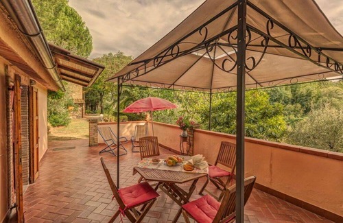 Montaione Apartment | Inviting Apartment for 4 with Pool & Veranda near San Gimignano