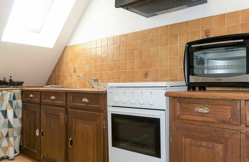 Goulien Apartment | Cozy Oceanfront Apartment for 4: Pets Welcome & WIFI
