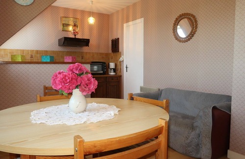 Goulien Apartment | Cozy Oceanfront Apartment for 4: Pets Welcome & WIFI