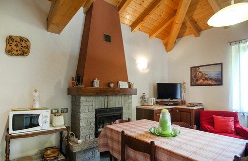 Vignola Apartment | Inviting Apartment for 4 with Balcony, Parking & Kitchen