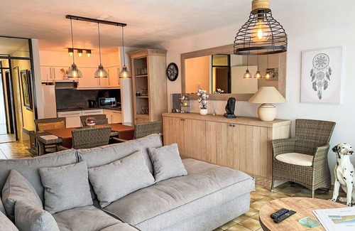 Bredene Apartment | Cozy Apartment for 4 with Balcony, Pets Welcome & Views