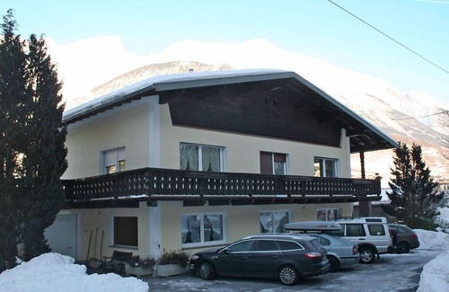 Pians Apartment | Cozy Apartment for 4 with Pet-Friendly Perks & Panoramic Views