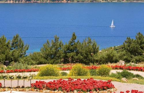 Samos Apartment | Nice apartment for 4 people with WIFI, pool, A/C, TV, panoramic view and parking
