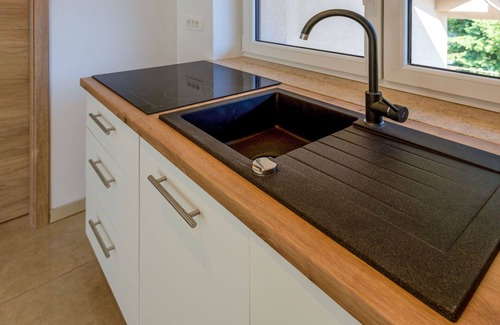 Postojna Apartment | Nice apartment for 4 people with A/C, WIFI, TV, panoramic view and parking