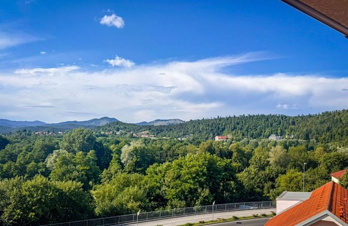Postojna Apartment | Nice apartment for 4 people with A/C, WIFI, TV, panoramic view and parking