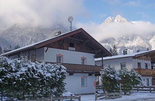 Weidach Apartment | Cozy Apartment for 5 with WiFi, Pets Welcome & Parking