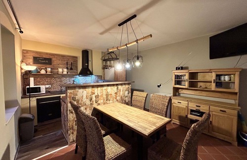 Grossschoenau Apartment | Cozy Getaway for 5 with Hot Tub, WIFI & Pet Friendly