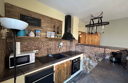 Grossschoenau Apartment | Cozy Getaway for 5 with Hot Tub, WIFI & Pet Friendly