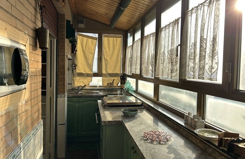 Zona LIII Tomba di Nerone Apartment | Inviting Apartment for 5 with WIFI, A/C & Parking