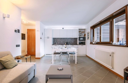 Alba Apartment | Cozy Apartment for 5 with WIFI, Balcony, and Parking