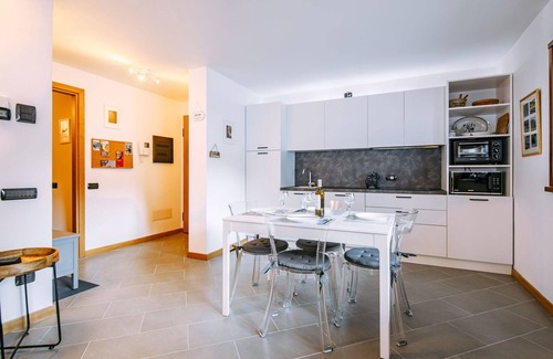 Alba Apartment | Cozy Apartment for 5 with WIFI, Balcony, and Parking