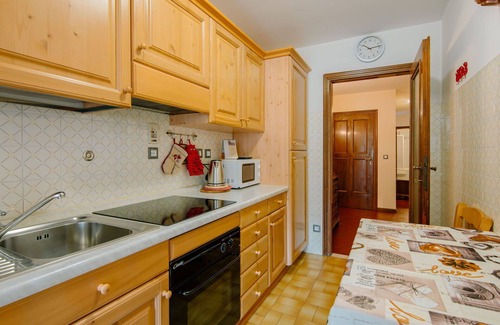 Campitello di Fassa Apartment | Cozy Apartment for 5 with WIFI, TV and Balcony Access