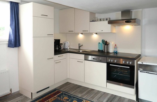 Grins Apartment | Cozy Apartment for 5 with WIFI, Balcony, and Kitchen