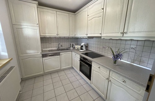 March Apartment | Inviting Apartment for 5 with WIFI, Balcony, and Parking