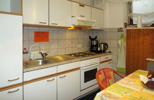 Fuegen Apartment | Ideal Apartment for 6 with WIFI, Terrace, and Parking