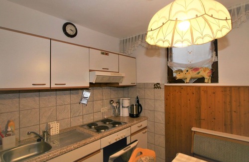 Fuegen Apartment | Ideal Apartment for 6 with WIFI, Terrace, and Parking