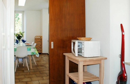 Muralto Apartment | Stylish Apartment with Terrace, WIFI & Lake View for 6