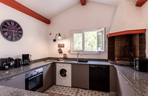 Prunete Apartment | Spacious Apartment for 8 with Pool, WIFI & Ocean View