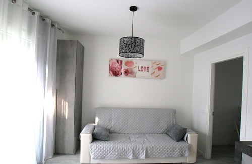 Reschigliano Apartment | Cozy Apartment for 6 with Pool, Ocean View & Balcony